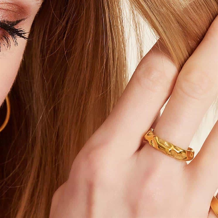 Ip Formet Guld Ring i Ædelstål - Justerbar Smykke